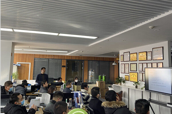 何工發(fā)言.jpg